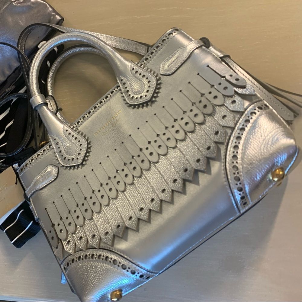 BURBERRY Metallic Calfskin Broguing Small Banner - Picture 4 of 16
